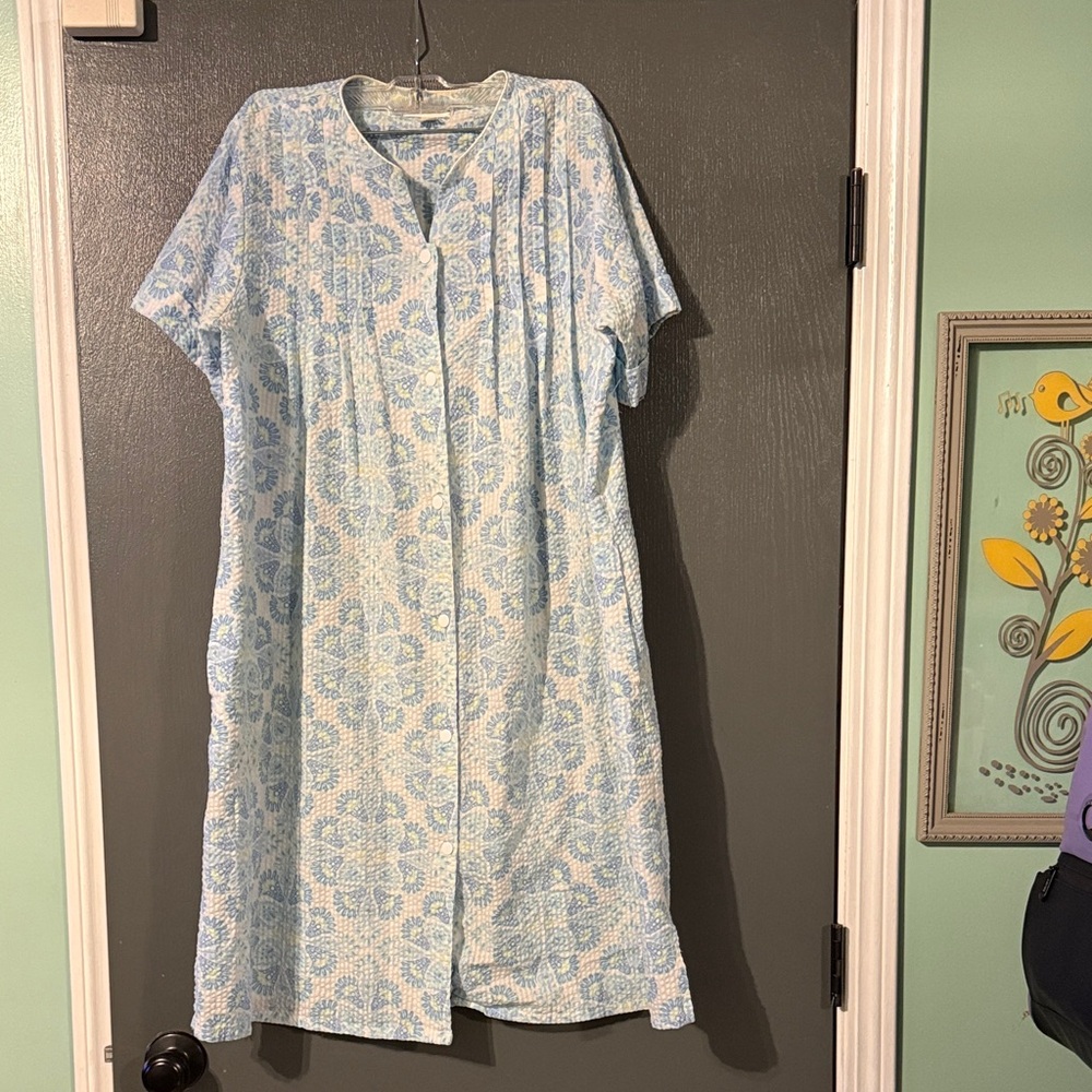 Miss Elaine coastal grandmother Light Blue and White Floral Nightgown
